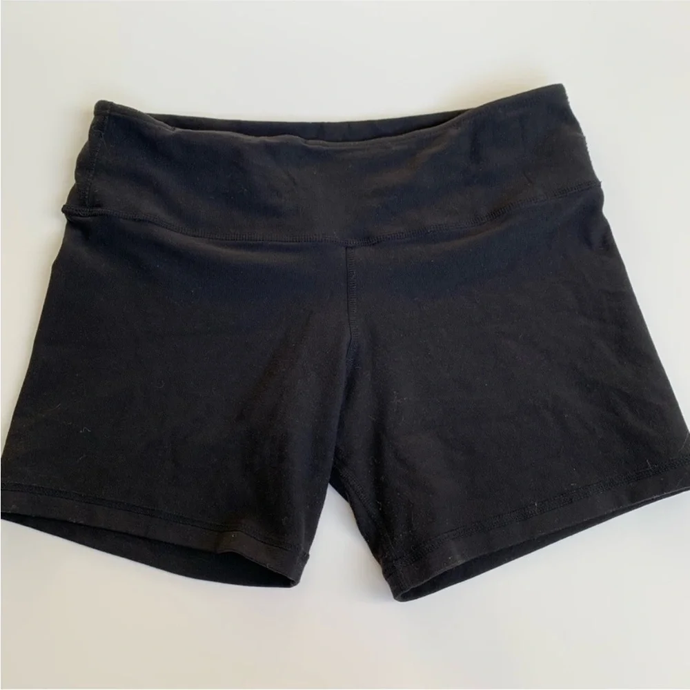 Lululemon Black Groove Shorts Size 6